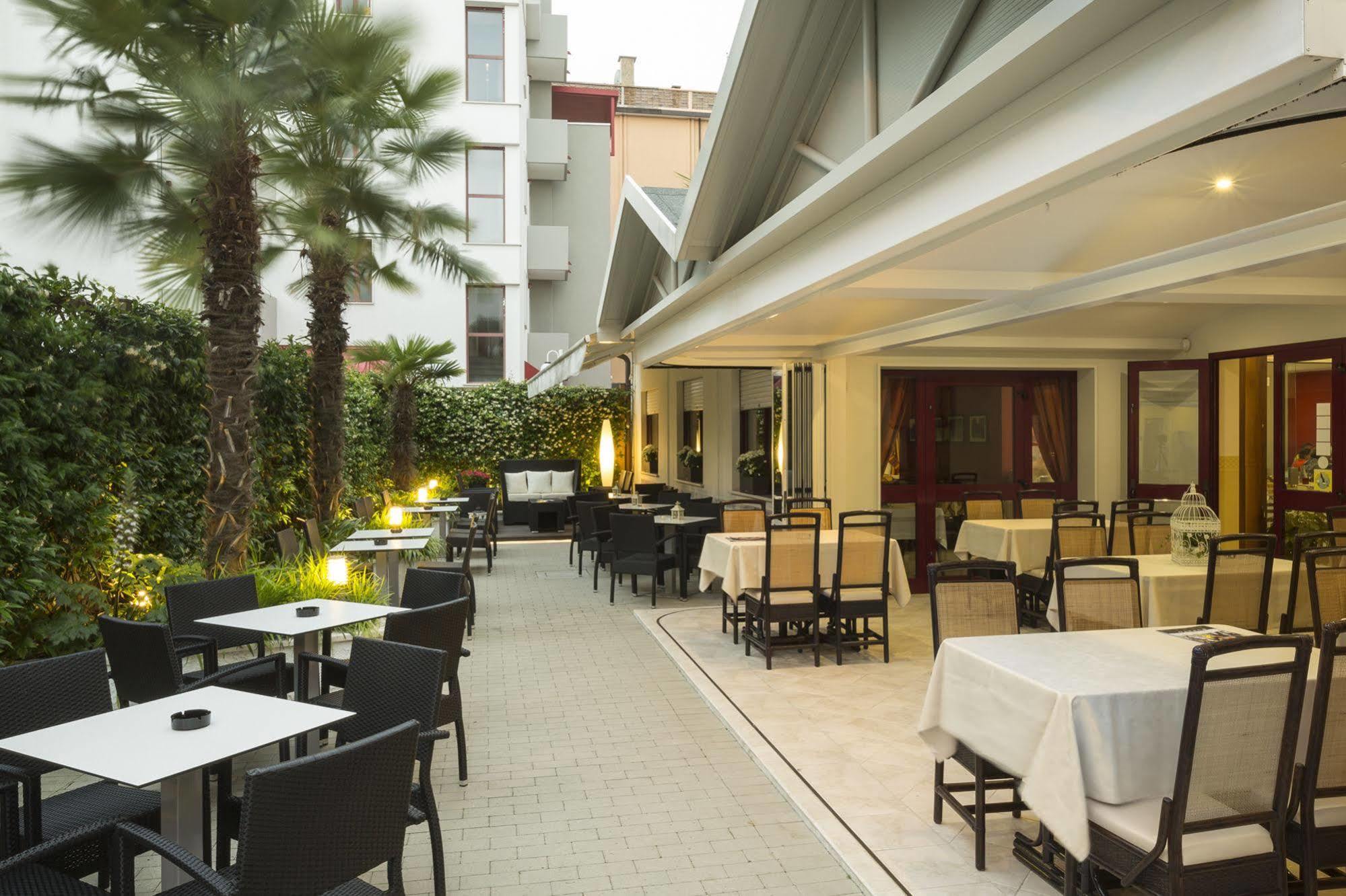 Hotel Imperia 리도 디 예솔로 외부 사진