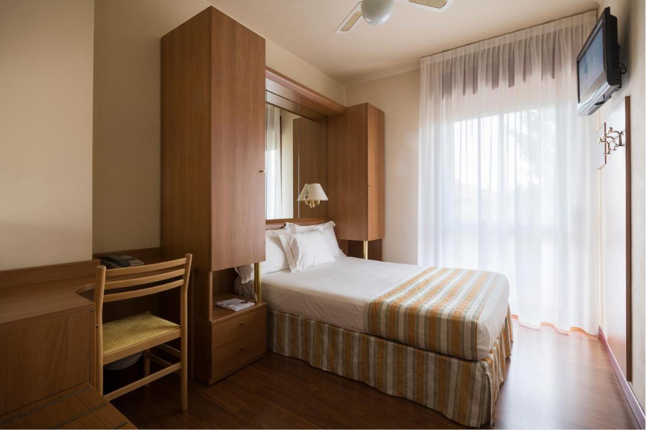 Hotel Imperia 리도 디 예솔로 외부 사진